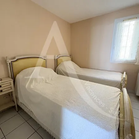 شقة 2 Chambres, Large Terrasse 1ere Ligne Mer, Piscine سُت